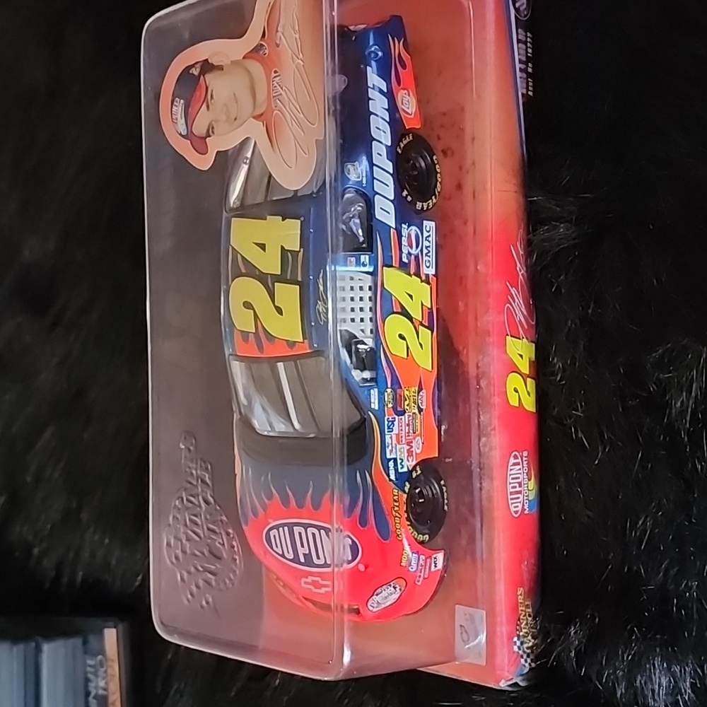COPY - Jeff Gordon #24 DuPont 200 Years 2001 1:24 NASCAR Winners Circle Car *NE…